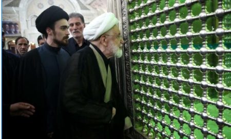 مهدی کروبی در حرم امام خمینی(ره) حضور یافت و یاد بنیانگذار انقلاب را گرامی داشت